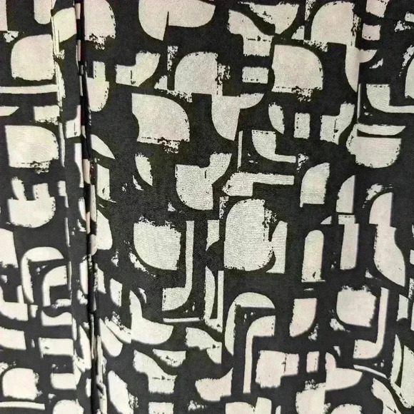 Apt 9 petite medium Poly black & white geometric hidden button business blouse - Picture 7 of 10